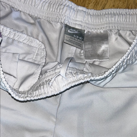 Nike Vintage Shorts - Picture 3 of 10